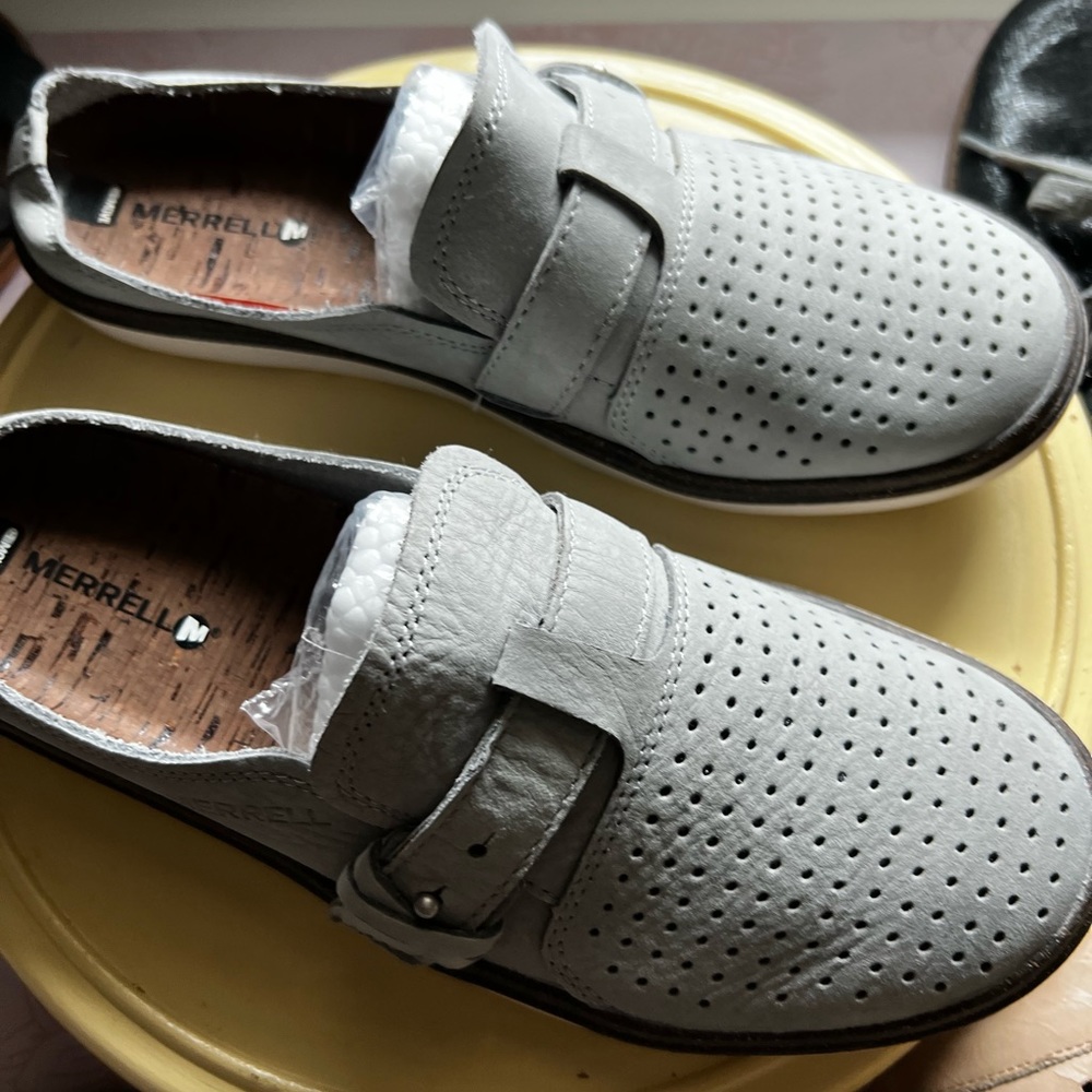 NWOT Merrell Select Grip Perforated Slip On Mules Sz 8 or EU 38.5